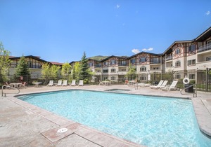 Adventure Hub~Backcountry Ski|Snowmobile|Scuba Diving Villa 3035-1
