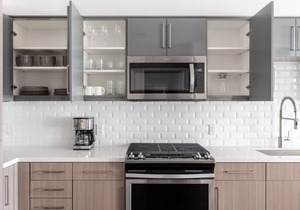 Airy Milpitas 1BR w/Gym, Pool, walk to BART + Great Mall, by Blueground