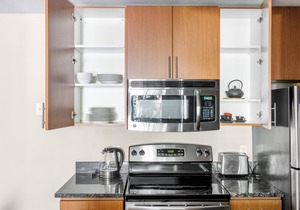 Airy Santa Clara 1BR w/Gym, Pool, W/D, walk to Caltrain, by Blueground