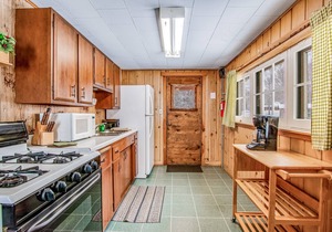 All-season lakefront cabin at Scott’s Twin Lake Resort with sunroom, beach, dock