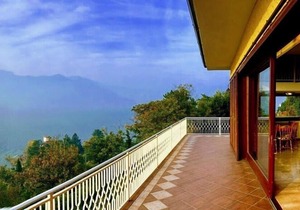 Amarys 1 with amazing lake view and pool