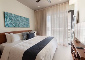 Amazing 1BR penthouse with private rooftop pool in #1 location 150m away from the beach