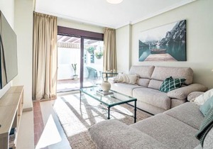 Amazing 2-Bedroom Retreat in Nueva Andalucia, Steps from Centro Plaza