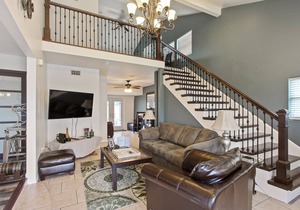 Amazing 5 Bedroom House that Sleeps 10, Near City Park!