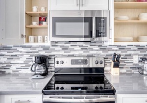 Amazing Emeryville 2BR w/ Gym, W/D & Pool, walk to Safeway, by Blueground