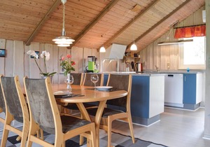 Amazing home in Dronningmølle with WiFi