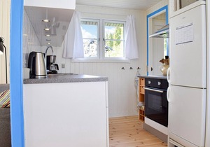 Amazing home in Dronningmølle with WiFi