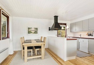 Amazing home in Dronningmølle with WiFi