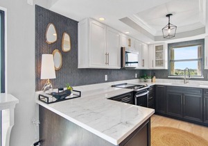 AMAZING OCEAN FRONT CONDO - TOP FLOOR - OCEAN VIEWS ALL AROUND!