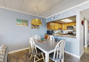 Amazing oceanfront condo with beach views & WiFi - walk to Northside Park