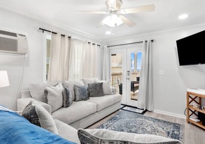 Amazing views,updated and modern ocean view condo w/private balcony and shared pool