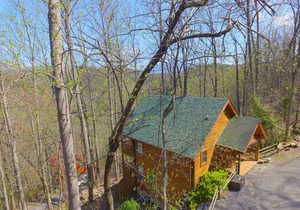 Amazing Views in Pigeon Forge with seclusion, game room, and home theater!