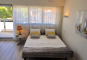 APART 5 PERS. BEACH / SHOPS / PARKING / BALCONY