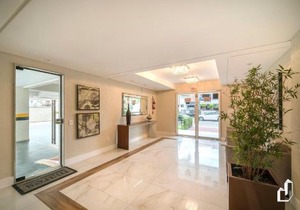 Apartamento com 02 dormitórios