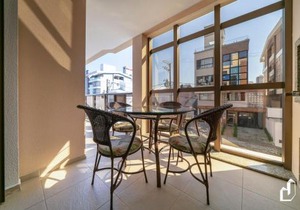 Apartamento com 02 dormitórios