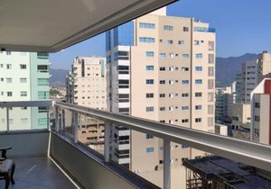 Apartamento confortável em Meia Praia - 200 metros da praia