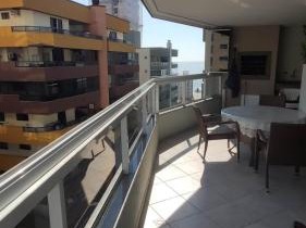 Apartamento confortável em Meia Praia - 200 metros da praia