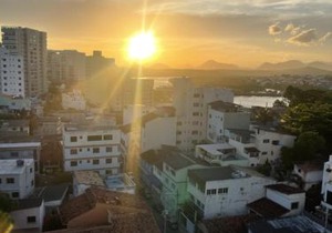 Apartamento Guarapari pé na areia com Wi-Fi e Garagem