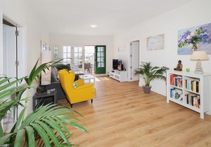 Apartamento OM con piscina y vistas al mar