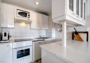 Apartment "Boulevard 105" with Sea View, Pool, Wi-Fi, A/C, Balcony & Garden