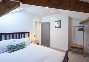 Apartment B, Cornerhouse Apartments