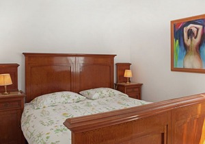 Apartment in quiet and green environment with swimming pool