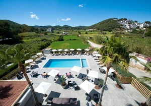 Apartment Ses Veles 1 dormitorio close to the Beach with Sea View, Pool, Wi-Fi & Garden
