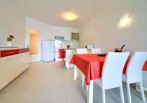 Apartment Škarpa 1 right by the sea