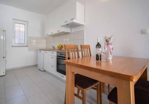 Apartment Suzana by Interhome