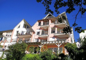 Apartment with balcony directly on the banks and with a view of the Moselle