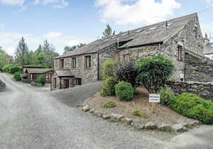 Apartment with two doubles, one twin and one single.