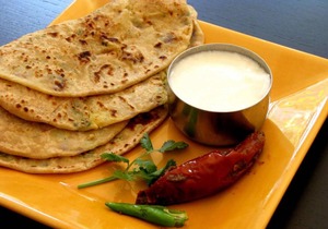 Apartment with Wi-Fi in Bandra, Mumbai, by GuestHouser 34309