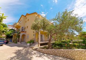 Apartments and rooms Slavko, (8115), Banjol, Croatia