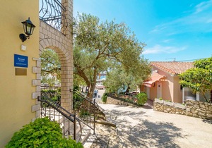 Apartments and rooms Slavko, (8118), Banjol, Croatia