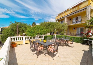 Apartments and rooms Slavko, (8118), Banjol, Croatia