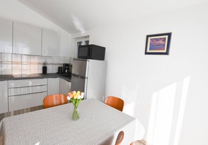 Apartments Karmen I (58731-A6) - Primosten