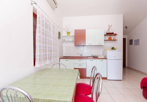 Apartments Mladen (61131-A2) - Karlobag