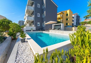 Apartments with Pool and Balcony