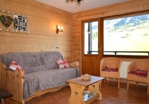 Appt avec cheminée, balcon sud et parking au Grand-Bornand - FR-1-241-213