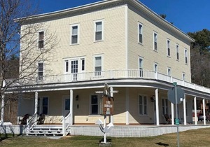 Apt 3B Lake Bomoseen Inn “The Dog” with boat slip.