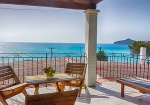 Arista Ferienwohnung 2 - mit Meerblick direkt am Strand von Agios Georgios Pagon