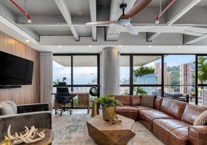 ART LIVING 2002 Deluxe apt/3 BD/3.5bath/jacuzzi/pool/gym/balcony