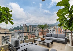 ART LIVING 2002 Deluxe apt/3 BD/3.5bath/jacuzzi/pool/gym/balcony