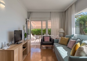 ASARA BEACH 1 apartment, direct access to the beach, private terrace.