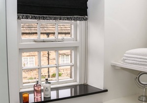 ASH COTTAGE, romantic, luxury holiday cottage in Baslow