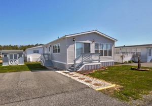 Assateague Pointe 2 br/1 ba 2 outdoor pools -in WOC.