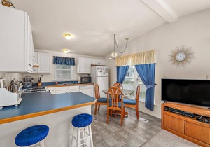 Assateague Pointe 2 br/1 ba 2 outdoor pools -in WOC.