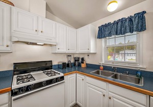 Assateague Pointe 2 br/1 ba 2 outdoor pools -in WOC.