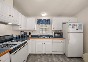 Assateague Pointe 2 br/1 ba 2 outdoor pools -in WOC.