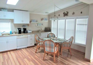 Assateague Pointe 2 br/1 ba 2 outdoor pools -in WOC.